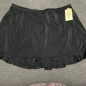 NWT Swim Skirt.  Black, size 16W.